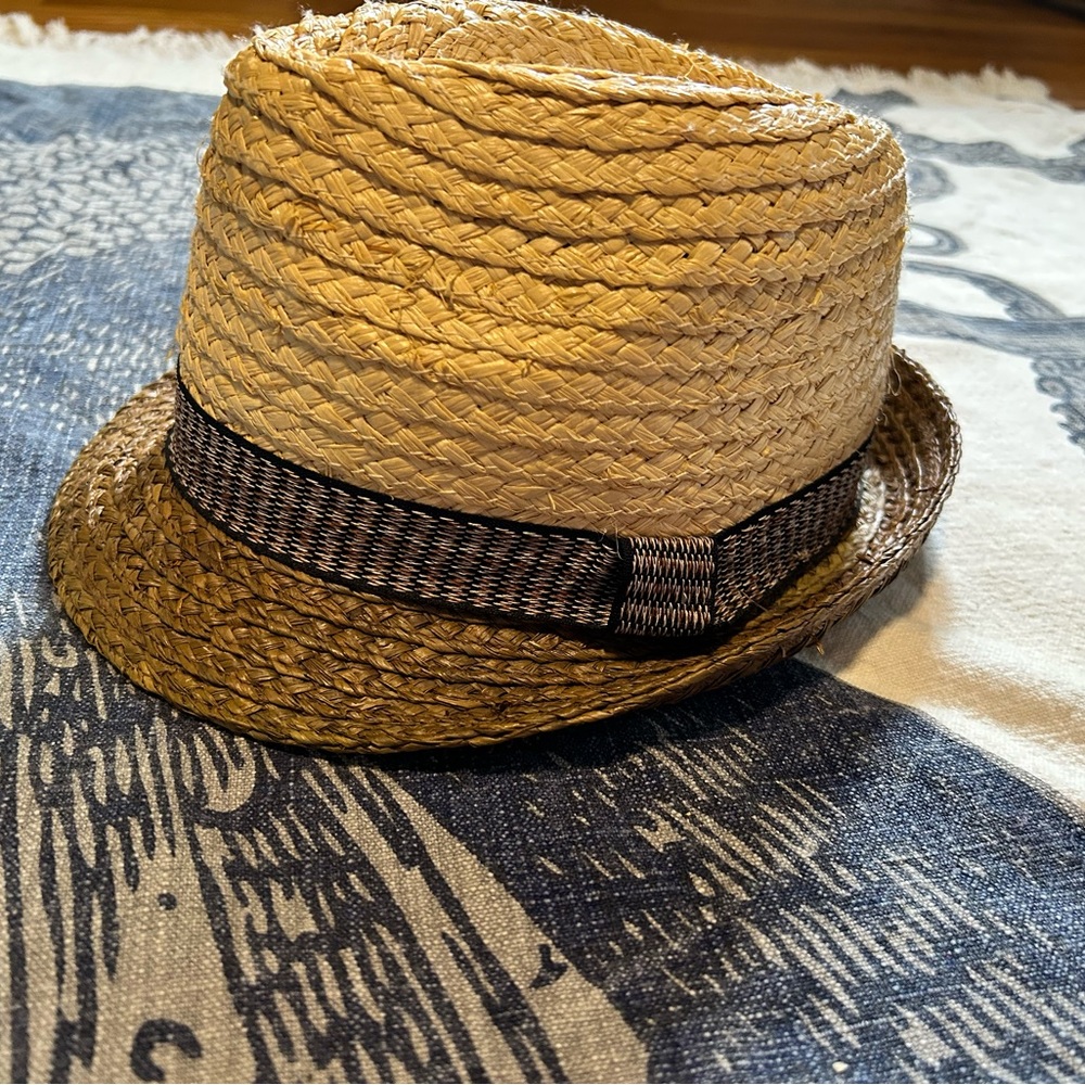 Henschel Hat Size Medium. Straw fedora. Good condition.